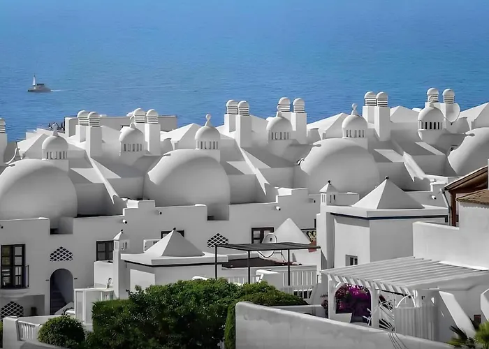 Elegant - Oceanview, Heated Pool Апартаменти *