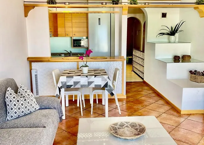 Elegant - Oceanview, Heated Pool Апартаменти