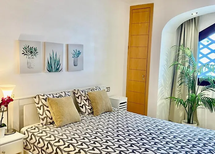 Elegant - Oceanview, Heated Pool אדחה