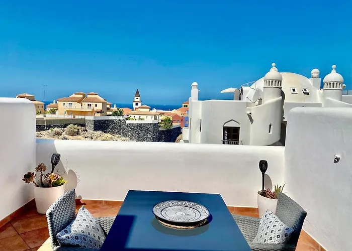 Elegant - Oceanview, Heated Pool אדחה